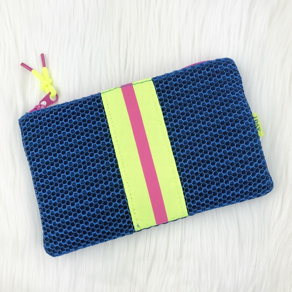 Sporty Mesh Pouch